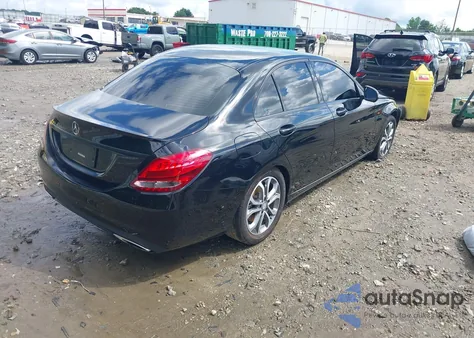 2016 Mercedes-Benz C 300 Luxury/Sport z USA, uszkodzony, nr VIN 55SWF4JB3GU152008